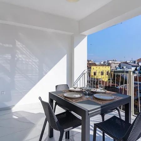 Rosemont - Stylish W Balcony In