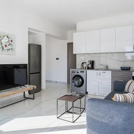 Rosemont - Stylish W Balcony In Apartamento Lárnaca