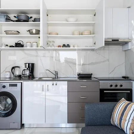 Rosemont - Stylish W Balcony In Larnaca