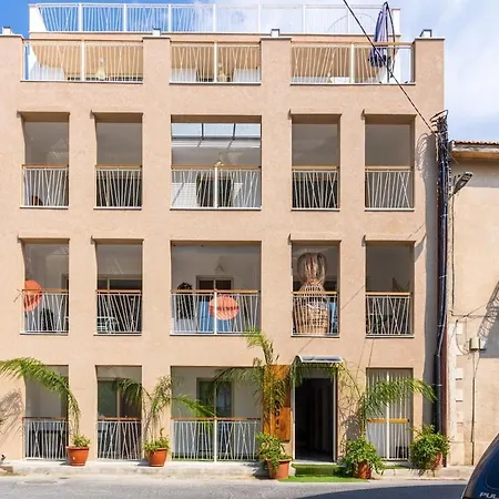 Rosemont - Stylish W Balcony In * Larnaca