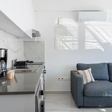 Rosemont - Stylish W Balcony In Lárnaca