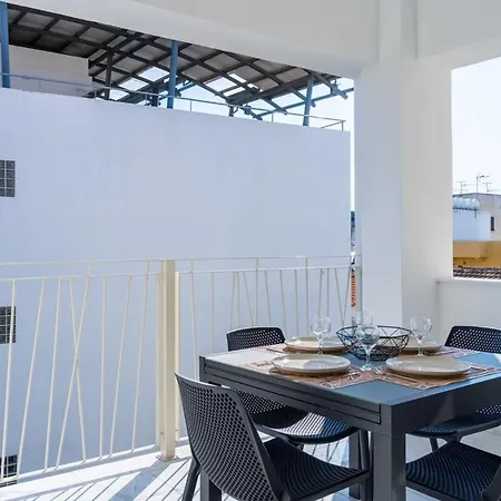 Rosemont - Stylish W Balcony In Апартаменты