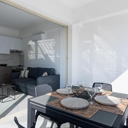 公寓 Rosemont - Stylish W Balcony In 拉纳卡